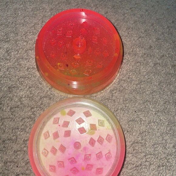 Handmade epoxy, resin glow-in-the-dark grinder - Picture 3 of 5